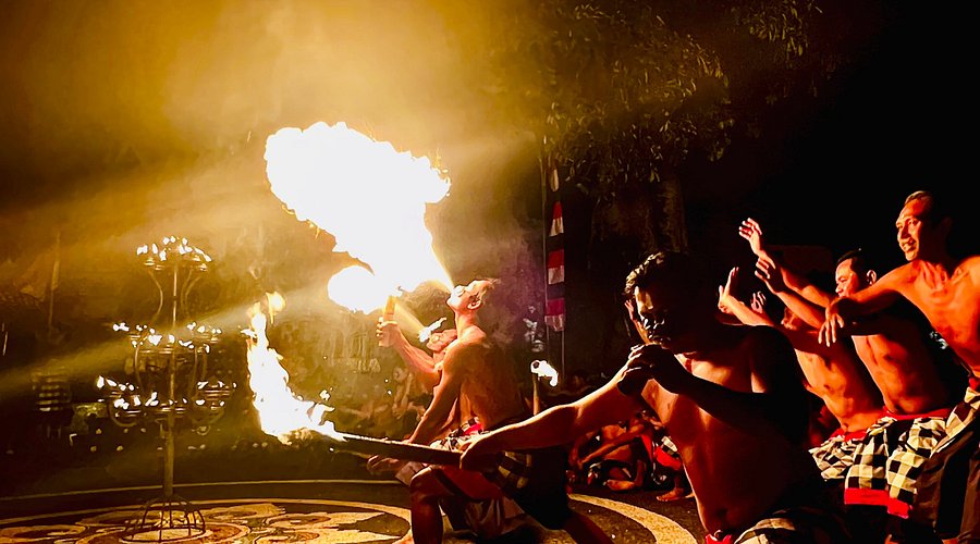 Tarik Kecak Di Desa Junjungan
